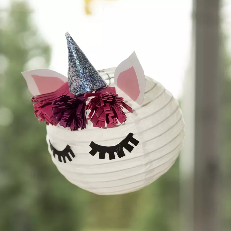 einhorn, laterne, glitzerndes horn, rosa mähne, wimpern