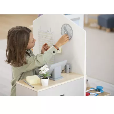 Kinderzimmer, Puppe?, Spielbereich?, Kreuz?, Uhr?
