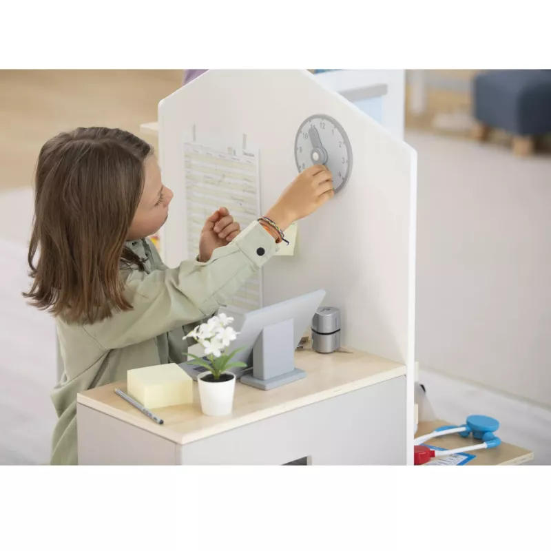 Kinderzimmer, Puppe?, Spielbereich?, Kreuz?, Uhr?
