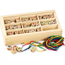 Fädelbuchstaben-Holzwürfel