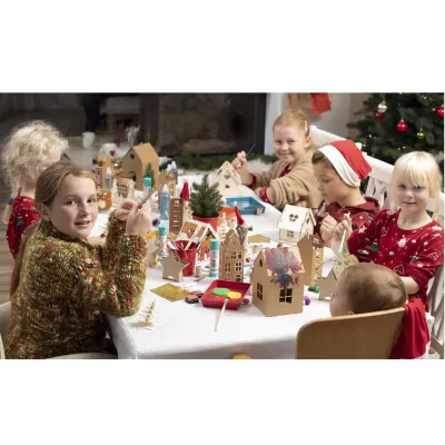 Kinder, Weihnachtsbastelei, Papphäuser, Miniaturhäuser, Kunstprojekt