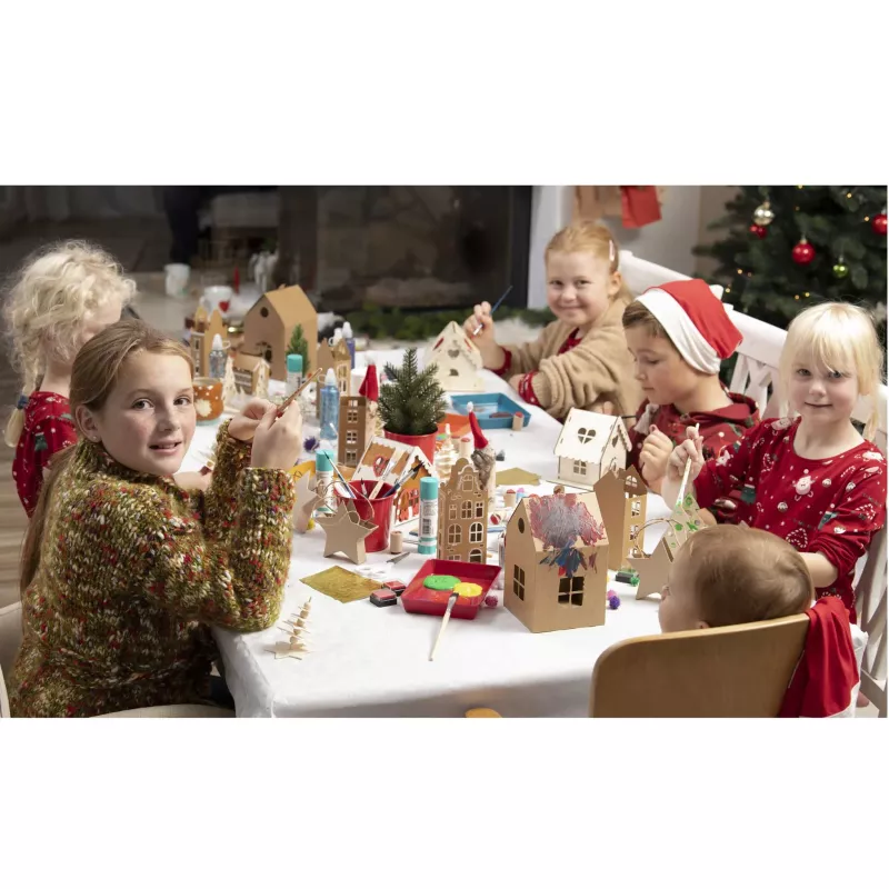 Kinder, Weihnachtsbastelei, Papphäuser, Miniaturhäuser, Kunstprojekt