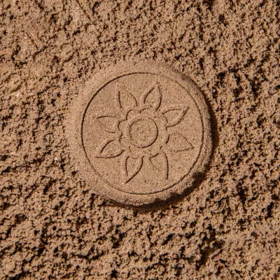 sand, blumenmuster, rundermedaillon, gravur, beige