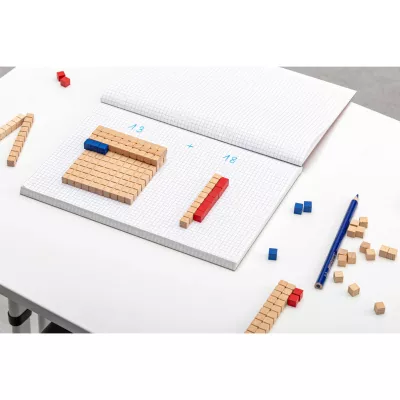 holzblocke, würfel, schulmaterial, rechenhilfe, notizbuch