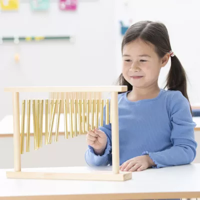 Kinderspiel, Gewichtsspiel, Stäbe, Holzrahmen, Pädagogisches Spiel