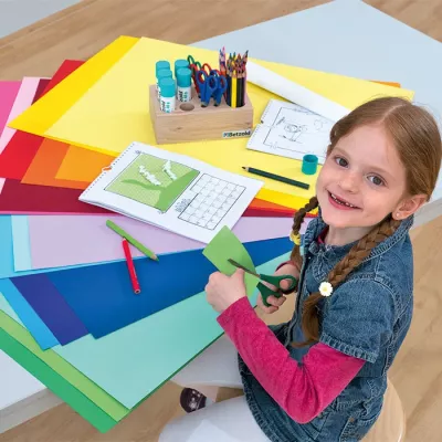 Schreibtisch, Schule, Bastelmaterial, Schere, Farben