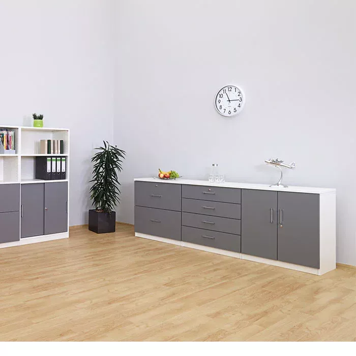 Sideboard, Kücheneinheit, graue Schränke, Holzboden, Bürodekor