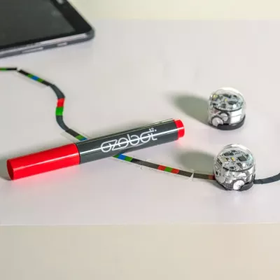Marker, Rot, Stift, USB-Kabel, LED-Streifen?