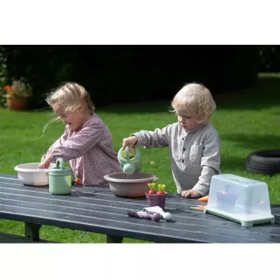 Kinder spielen, Töpferset, Gartenspiel, Schale, Wasserwerkzeug