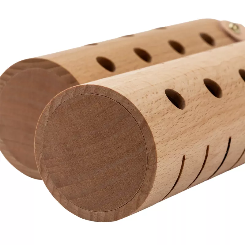 Holzspielzeug, Rolle, Holz, Löcher, greifbares Spielzeug