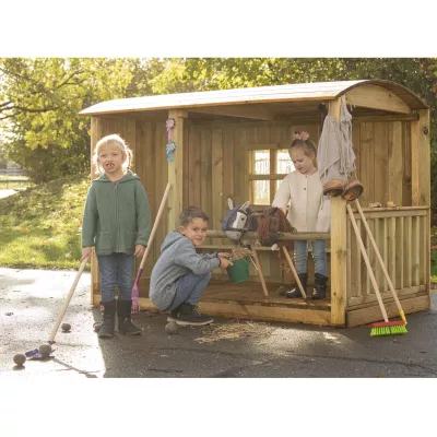 Kinderspielhaus, Holzhaus, Spielzeugfiguren, Pferdepuppen, Sammelbecher