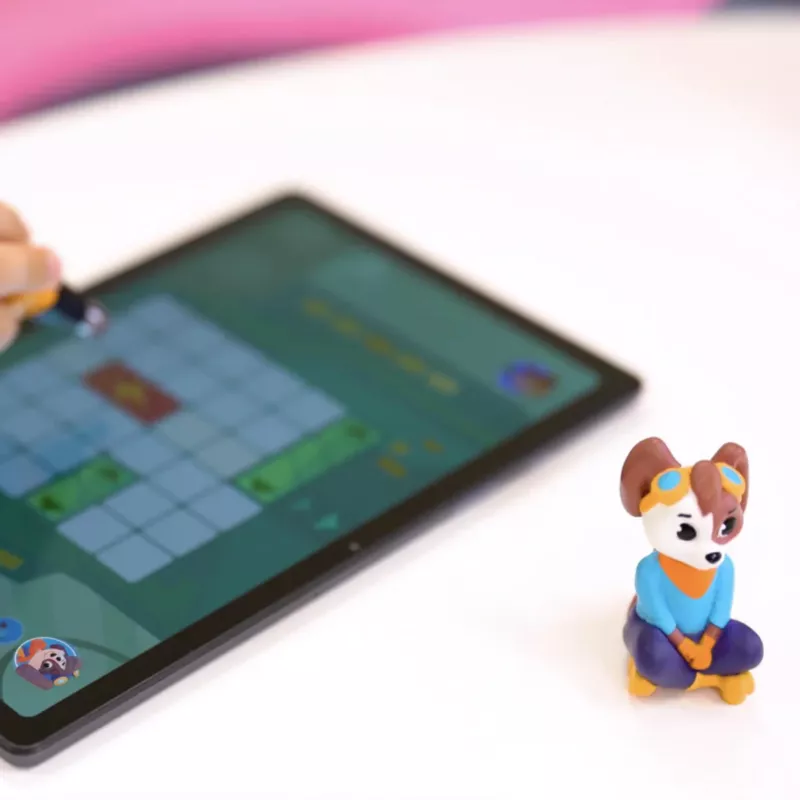 tablet, Tablettenspiel, Gitter, digitales Kind, Tierfigurine