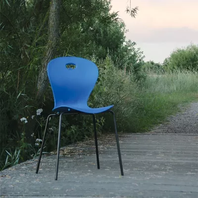 stuhl, blau, kunststoff, stapelbar, außenbereich