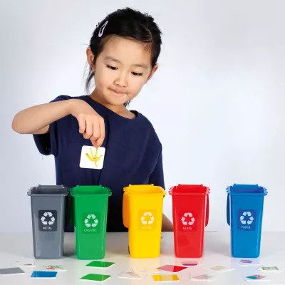 Kinder, Abfalltrennung, Recycling, Farben, Karten