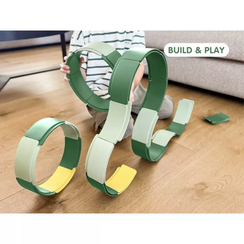 Konstruktionsspielzeug, Ringspielzeug, grüne Ringe, ineinandergreifende Ringe, modulares Spielzeug