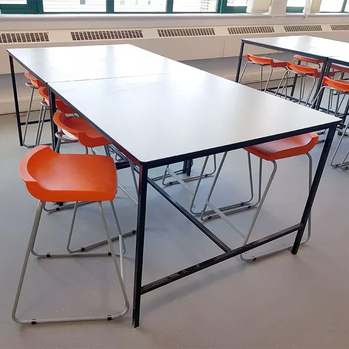 Schreibtisch, Tischplatte, Stuhl, Klassenzimmer, orange