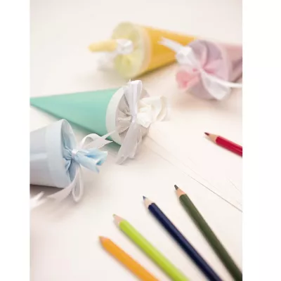 Partyhüte, Confetti-Kegel, Krepppapier, Buntstifte, Bunte Buntstifte