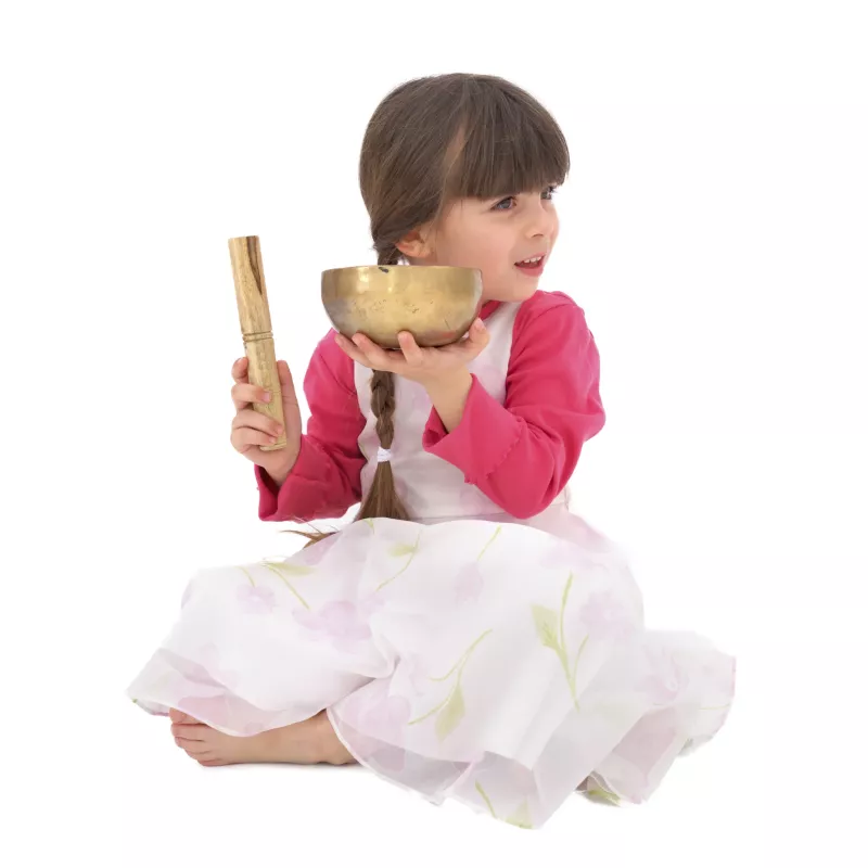 Kinder, Klangschale, Trommel, Holzstab, Kleid pink