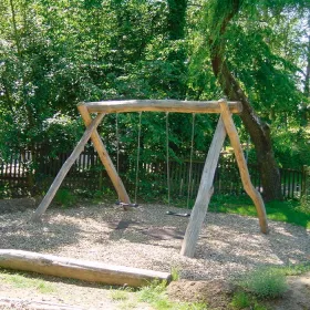 Doppelschaukel aus Robinie