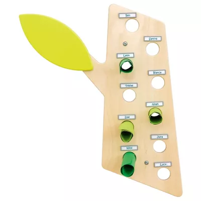 Kindergarten, Namensschild, Holzbrett, grüne Hüllen, Blattform