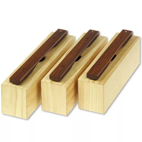Holzblock, Holzboden, Holzständer, braun oberfläche, drei teile