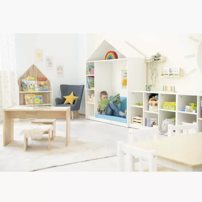 Kinderzimmer, Lesestation, Bücherregal, Holzspielzeug, Sitzbank