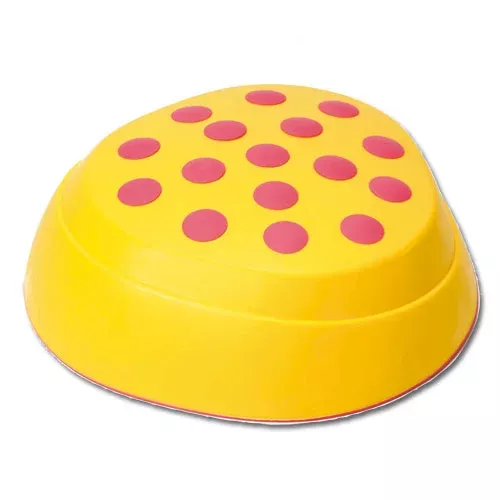 step stool, gelber schalens, pinke punkte,  rutschfest, kunststoff schale