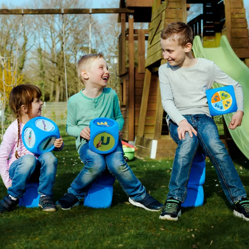 Kinder, Sitzwürfel, Kreisel, Bauspielzeug, Spielplatz