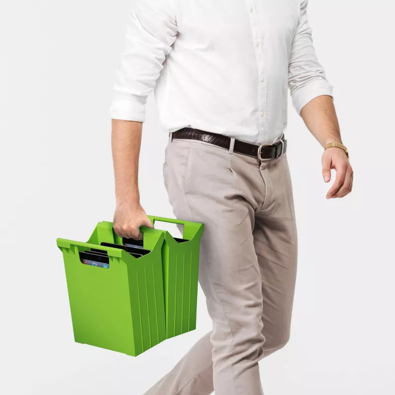 Businessman, Weißes Hemd, Beige Hose, Größer grüne Tragetasche, Grüne Tragetasche mit Griffen