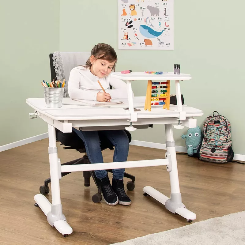 Steh-/Schreibtisch, Schreibtischstuhl, Abakus, Schulzimmer, Kinderstuhl