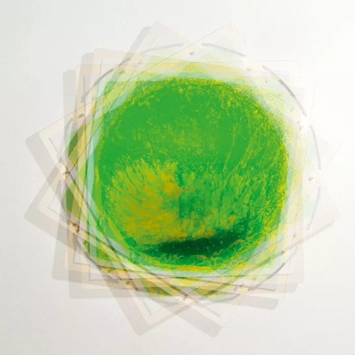 abstrakte Kunst, grüner Kreis, übereinander liegende Quadrate,  Neon-Grün, texturierte Oberfläche