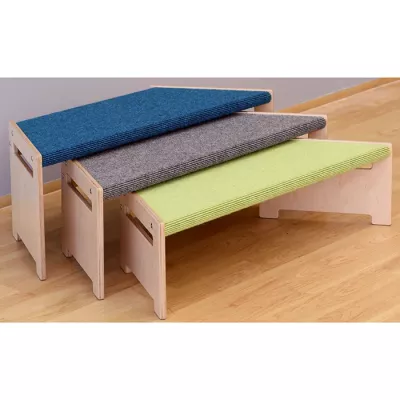 treppenstufe, kletterstufen, holz, teppichfläche, farbige stufen
