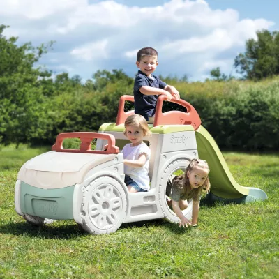 Spielzeugauto, Kletterturm, Sandkasten, Outdoor-Spiel, Kinder im Freien