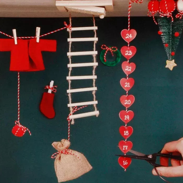 Adventskalender, Hängeelement, Leiter, Herzschnur, Säckchen