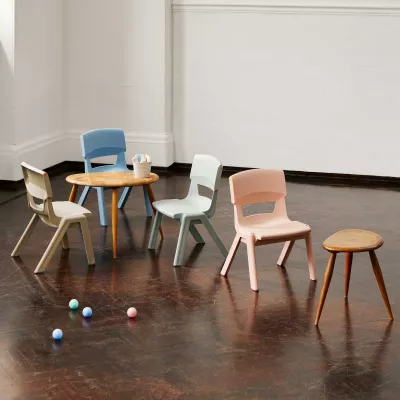Kinderstuhl, Stuhlset, Holztisch, Pastellfarben, Spielzimmer
