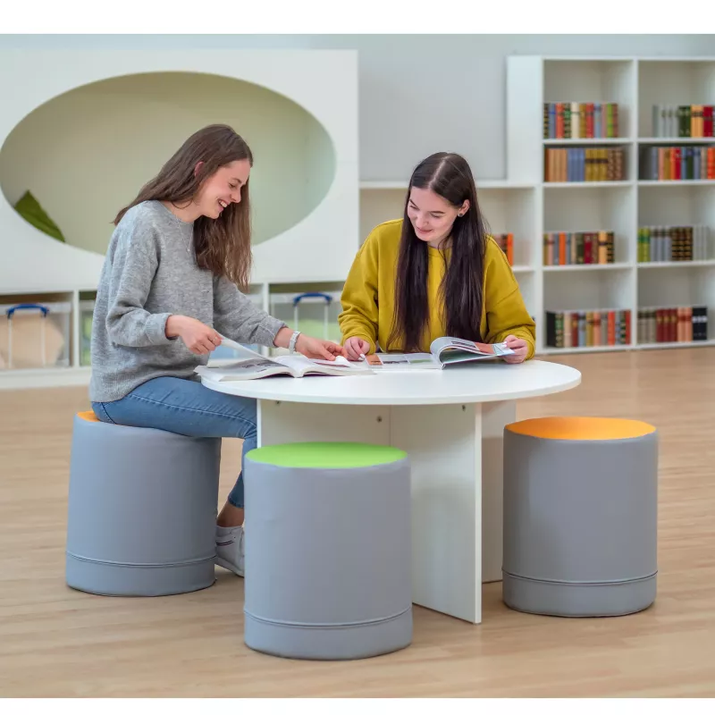 Tisch, runder Tisch, Lerntisch, Pouf, Bibliothek Umfeld