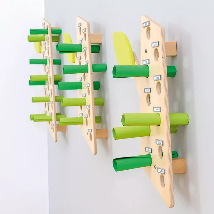 holzregal, hakenwand, griffe, grünes farbset, wandmontage