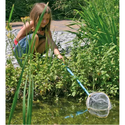 Kind, Schwimmnetz, Garten, Kleidung?, Badespielzeug?
