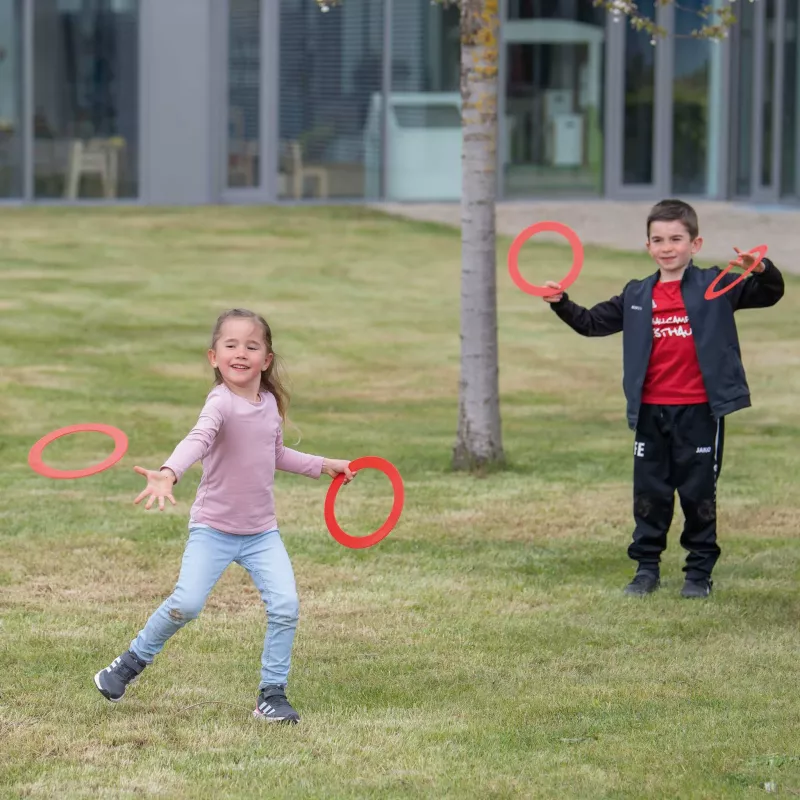 Frisbee, Spielzeugring, Outdoor-Spiel, Kinder, Gras