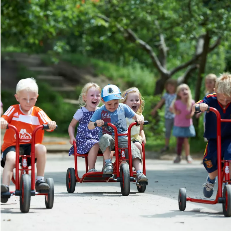 Kinderfahrrad, Tragewagen, Rot, Gruppe, Spielplatz