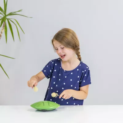 Kinder, Topfgabel, grünes Spielzeug, Melonen, Kochspielzeug