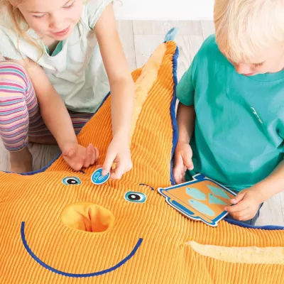 kissen, piratenkissen, orange, stickerei, spielzeug