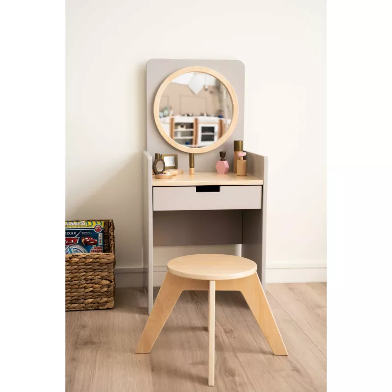 Kleiner Schminktisch, Rundspiegel, Holzstuhl, Kinderzimmer, Spiegelkommode