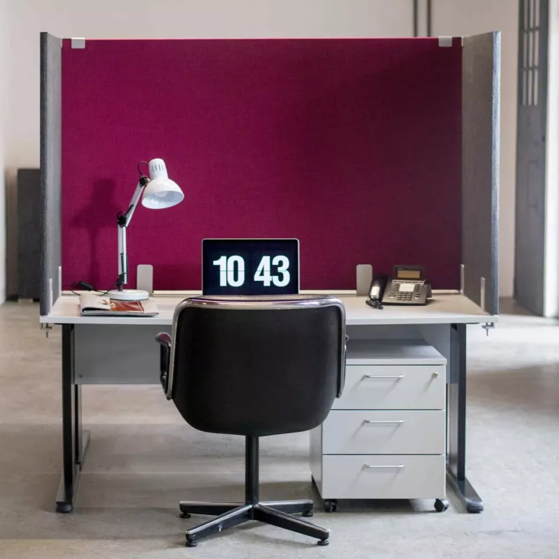 office desk, kubikeltaste, arbeitsplatz, tischlampe, uhranzeige