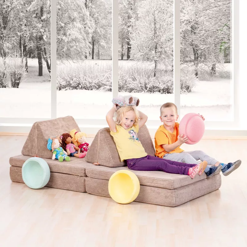 Sofa, Kindersofa, Spielzeugfiguren, Kissen, Puppe