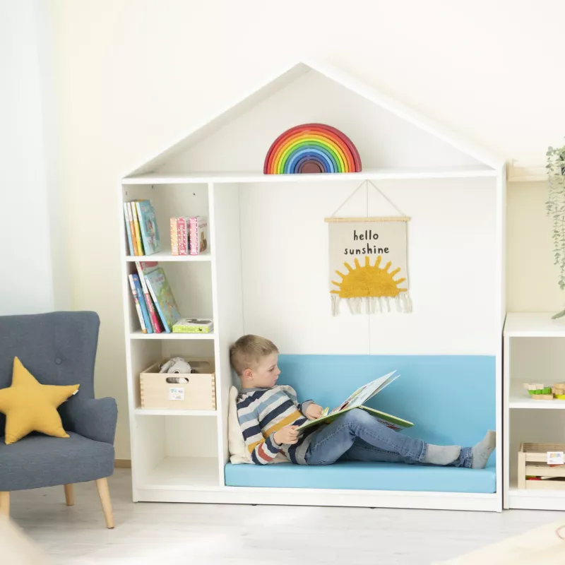 Kinderbettwand, Bücherregal, Lesesitz, Wolkenstuhl, Rainbow Dekoration