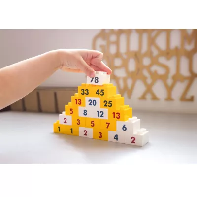 Spielzeug, Baukasten, Pyramide, Zahlensteine, Lego-Steine