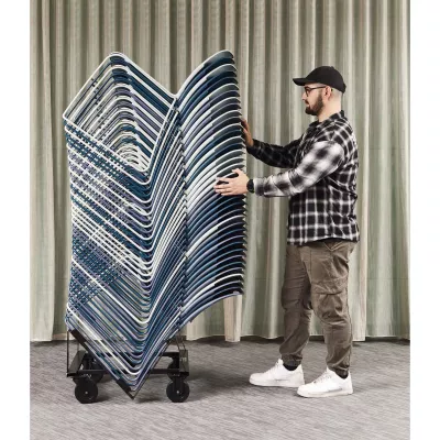 Stapelstühle, Klapptische?, Farbige Stühle, Stuhlgestell, Rollwagen