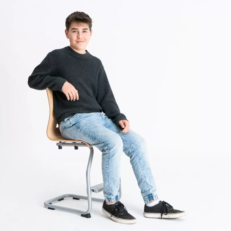 Pullover, Strickware, dunkelgrau, Jeans, Sneaker