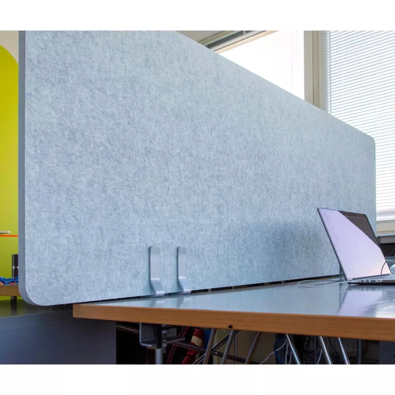 Privacy-Bildschirm, Büro-Trennwand, Filzplatte, Laptop in der Nähe, Schreibtisch-Trennwand
